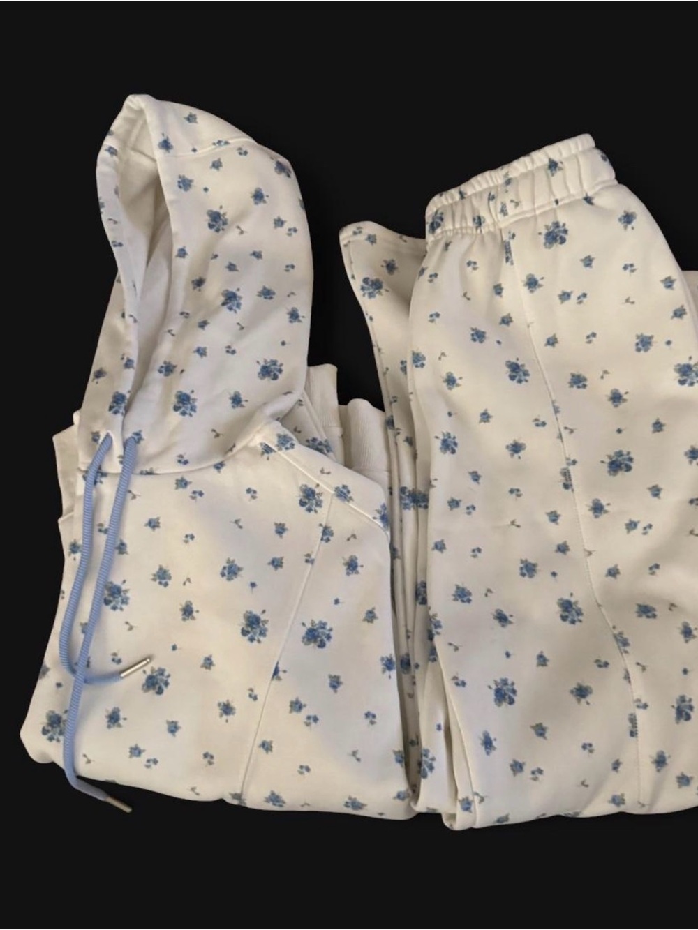 New with tags peach love. Hoodie and sweatpants Blue Flower Print